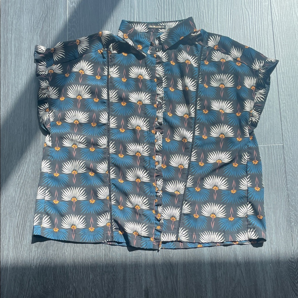 Floral Fan Print Button-Up Blouse in Teal & White